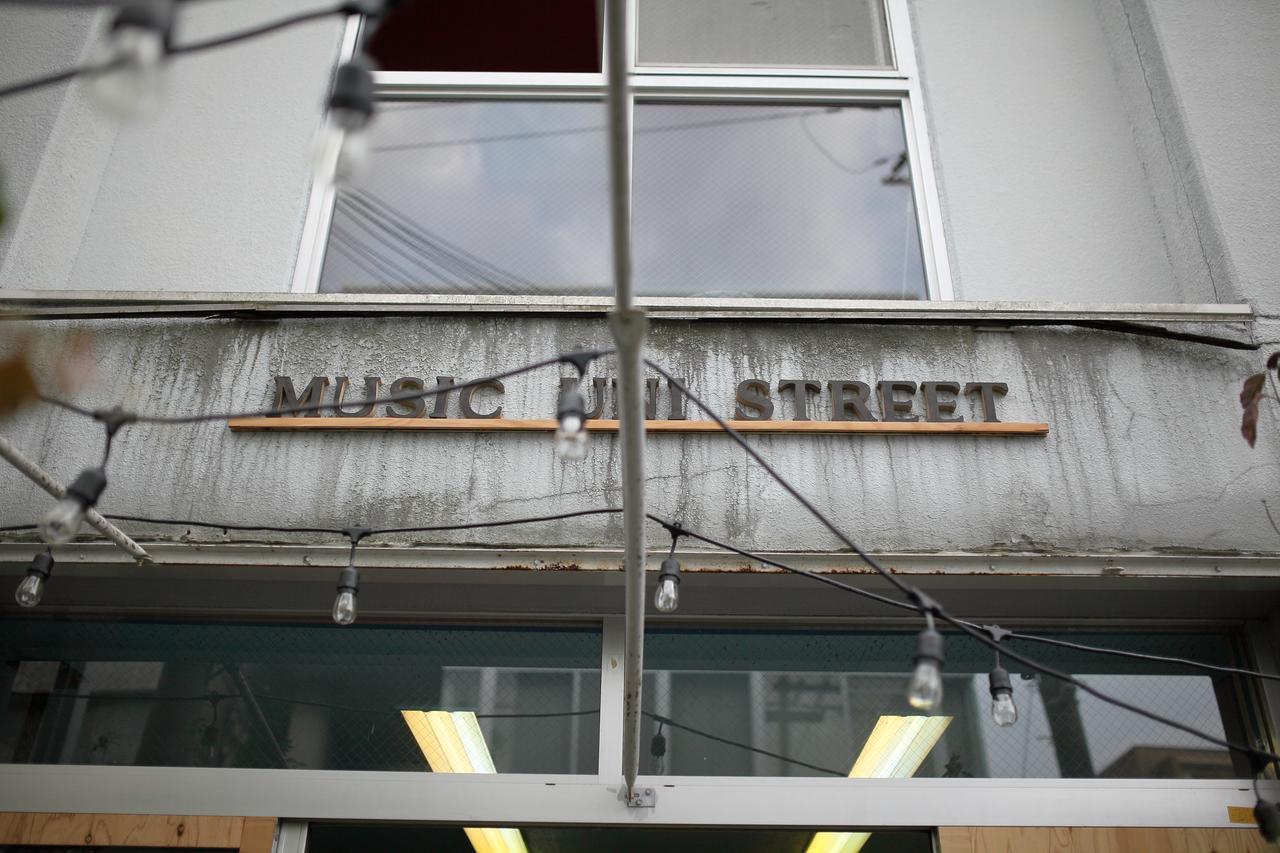 Music Uni Street Backpacker'S Hostel Тоёнака Экстерьер фото